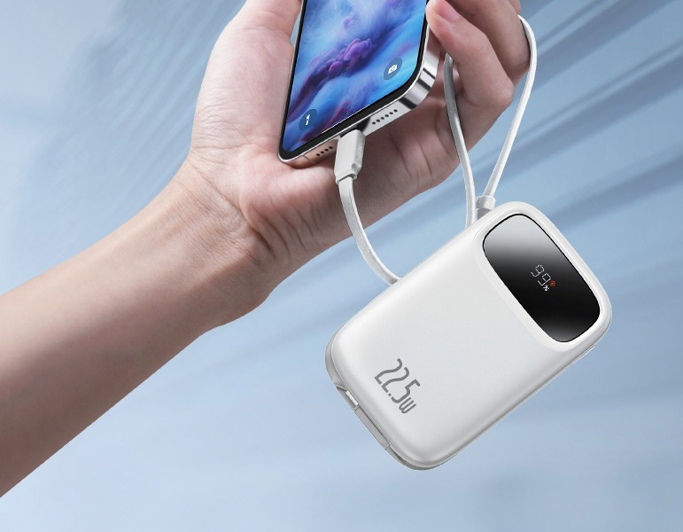 پاوربانک بیسوس QPow 2 20000mAh 22.5W مدل PPQD3‑20 در جال شارژ گوشی آیفون و در حالت آویزان از کابل
